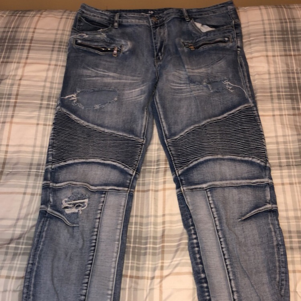 Men’s Crysp Denim Moto Jeans